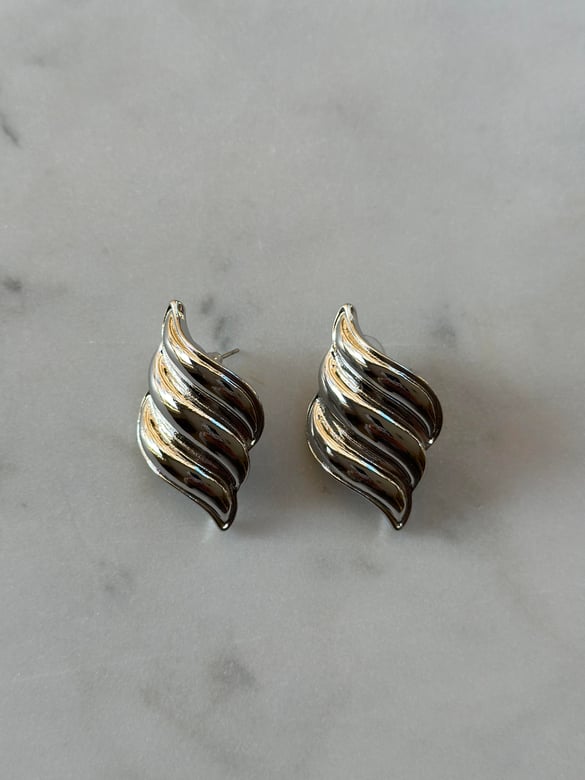 Asimetrik Çizgili Silver Küpe