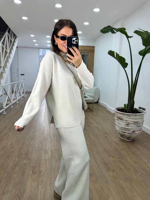Beli Lastikli Bol Paça Triko Takım-Krem