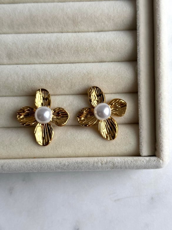 Çelik İnci Detay Gold Çiçek Küpe 3 cm