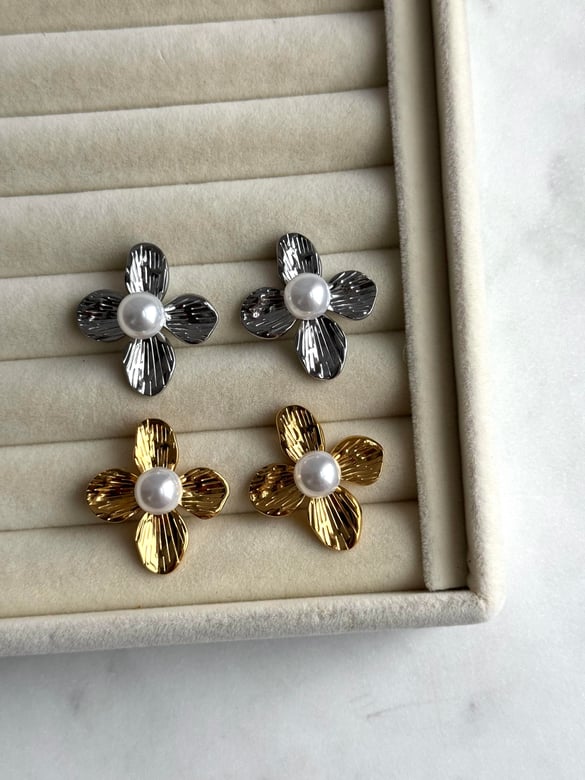 Çelik İnci Detay Gold Çiçek Küpe 3 cm