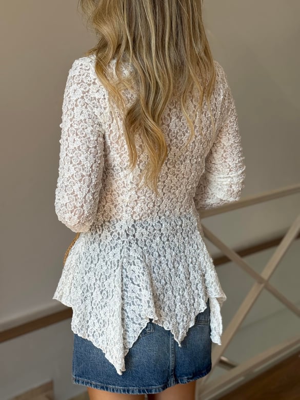 Dilvin Düğmeli Peplum Dantel Hırka - Beyaz