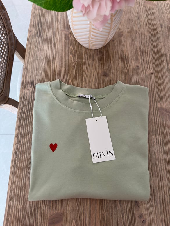 Dilvin Kalp Nakışlı Tişört-Yeşil