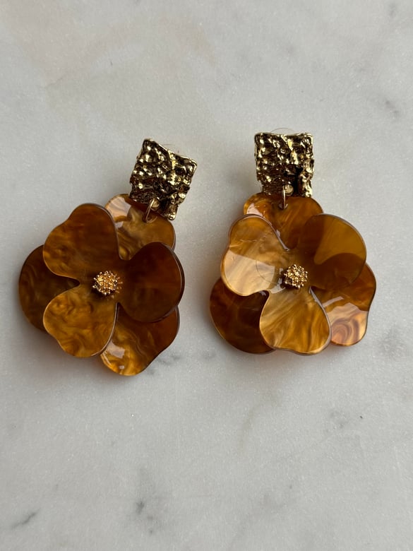 Gold Detay Çiçek Tasarım Küpe 6cm
