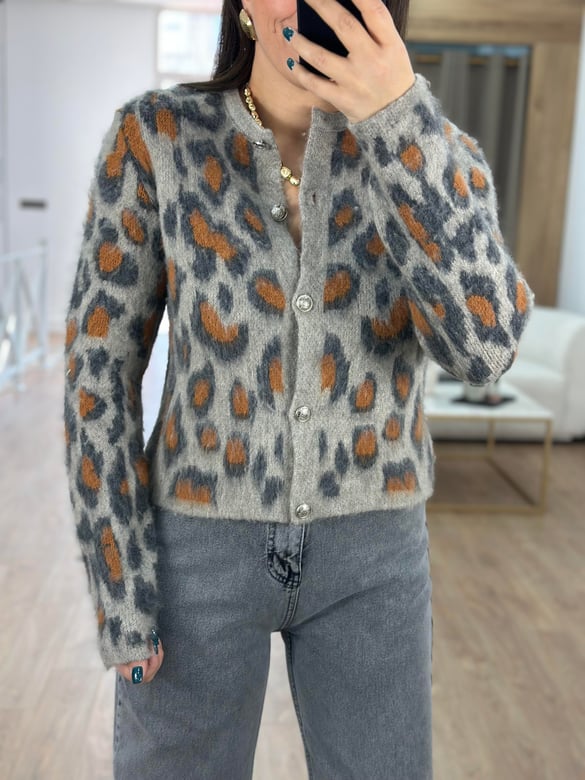 Gümüş Düğmeli Leopar Desen Hırka-Vizon