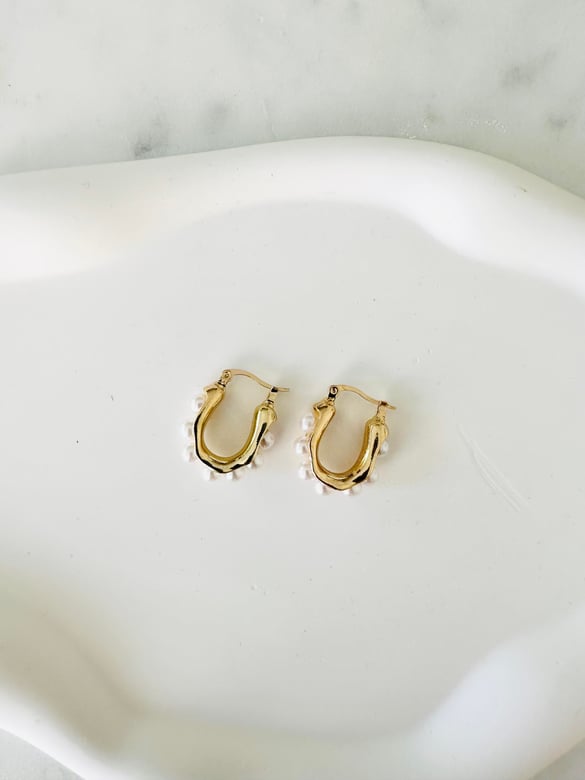 İnci Taşlı Gold U Küpe