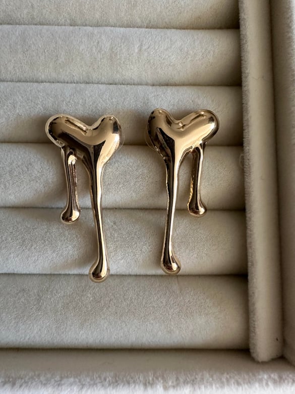 Kalp Eriyen Tasarım Gold Küpe