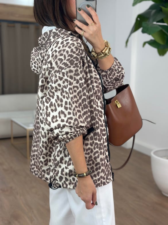 Kapüşonlu Leopar Desen Yağmurluk 