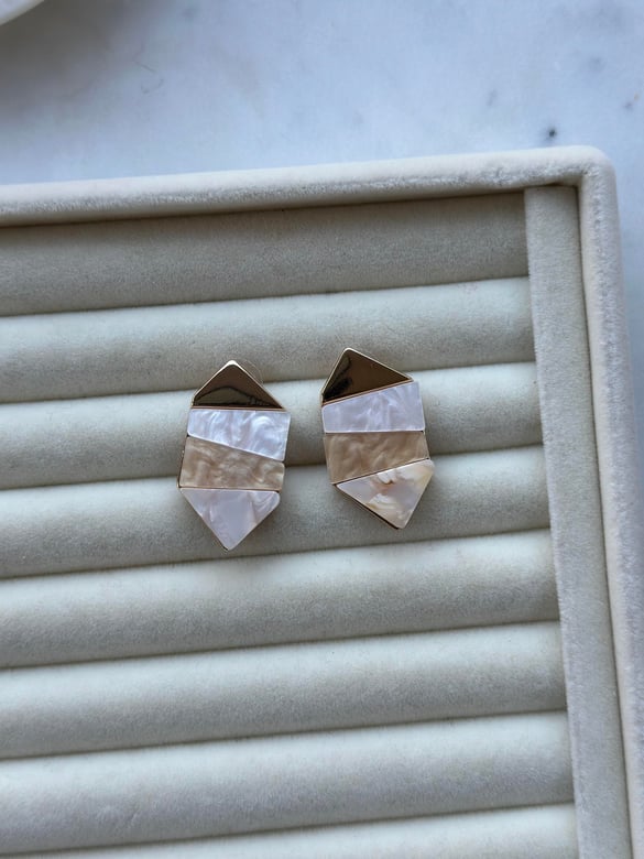 Kemik Rengi Mozaik Tasarım Küpe 3,5cm