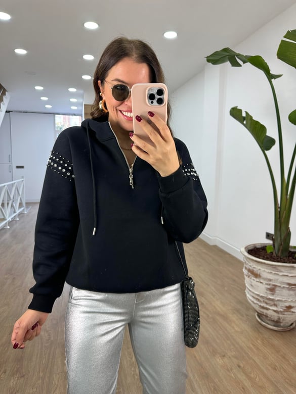 Kolları Taş Detaylı Yarım Fermuarlı Sweatshirt-Siyah