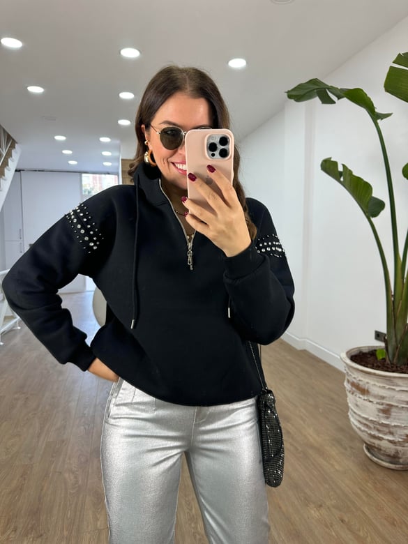 Kolları Taş Detaylı Yarım Fermuarlı Sweatshirt-Siyah