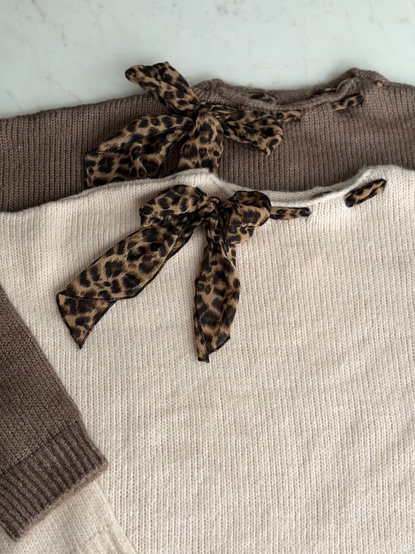 Leopar Fularlı Kazak - Krem 