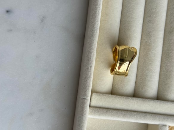 Marka Model Asimetrik Gold Plaka Ayarlanabilir Yüzük