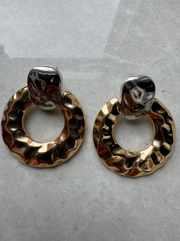 Marka Model Gold ve Gümüş Detay Küpe