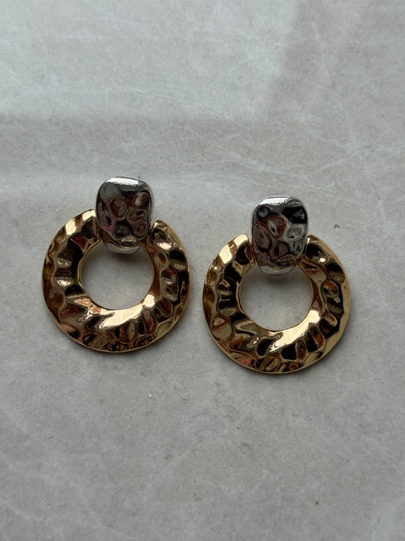 Marka Model Gold ve Gümüş Detay Küpe