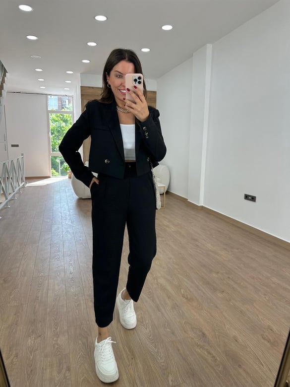 Marka Model Kısa Ceketli Takım-Siyah