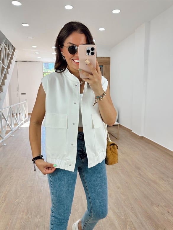 Marka Model Önü Çıtçıtlı Yelek-Beyaz