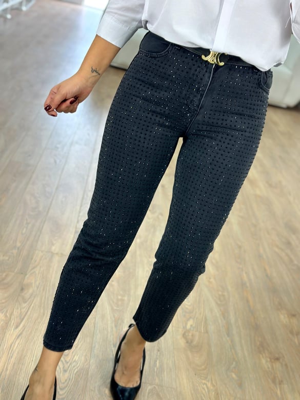 Marka Model Önü Taşlı Jean