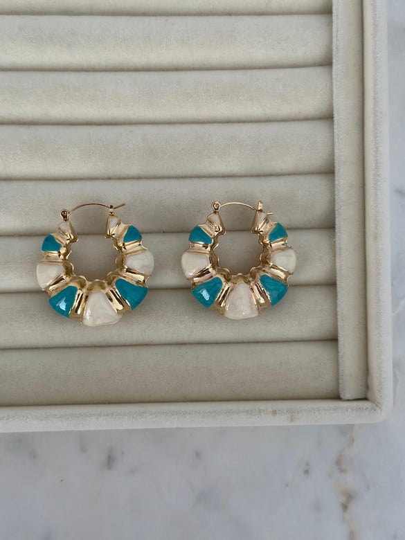 Marka Model Tasarım Beyaz Mavi Küpe