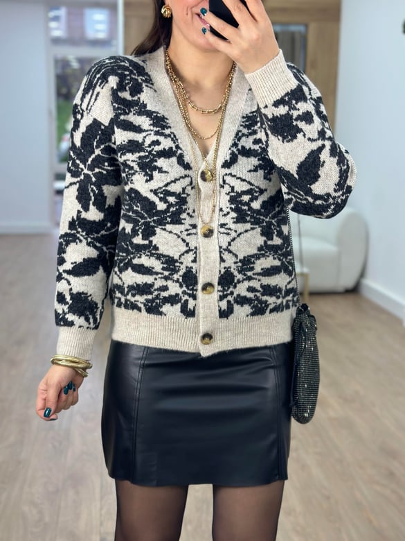 Marka Model Yaprak Desenli Hırka