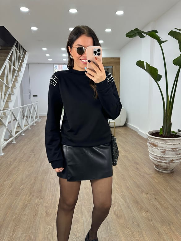 Omuzları Taşlı Sweatshirt