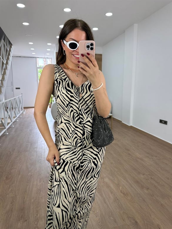 Önü Arkası V Zebra Elbise-Siyah