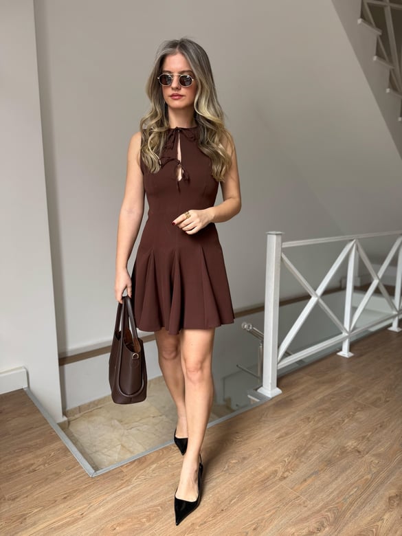 Önü Bağcıklı Volanlı Mini Elbise - Kahverengi