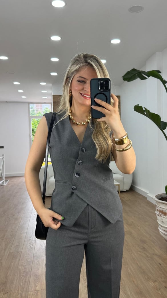 Önü Çapraz Düğmeli Yelekli Takım-Gri