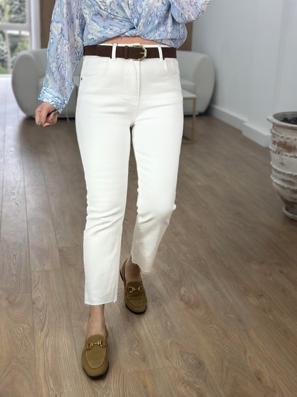 Paçası Kesik Boyfıt Jean-Beyaz