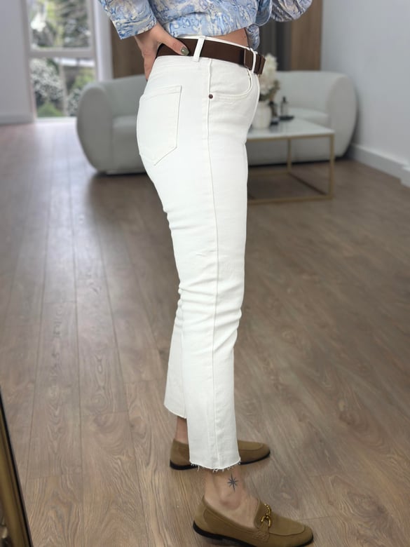 Paçası Kesik Boyfıt Jean-Beyaz