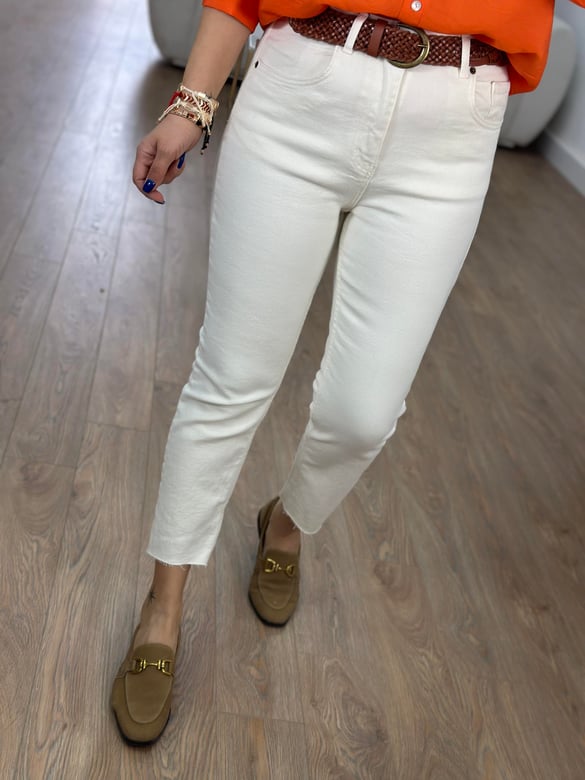 Paçası Kesik Boyfıt Jean-Ekru