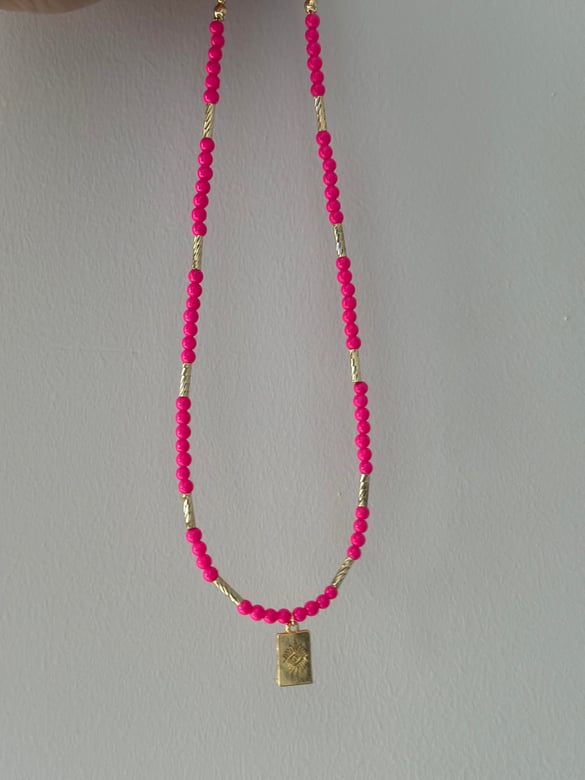 Pembe Boncuk Tasarım Gold Detay Kolye