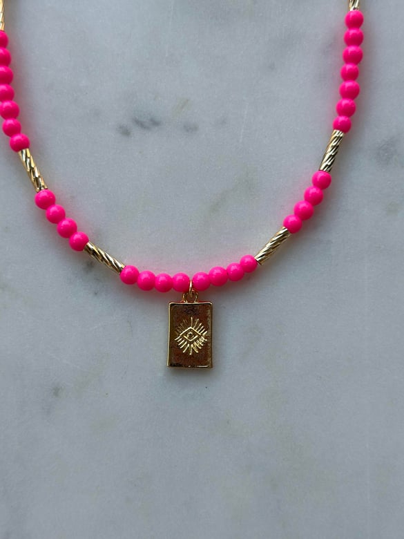 Pembe Boncuk Tasarım Gold Detay Kolye