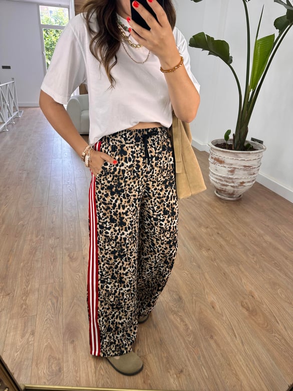 Şerit Detaylı Leopar Pantolon