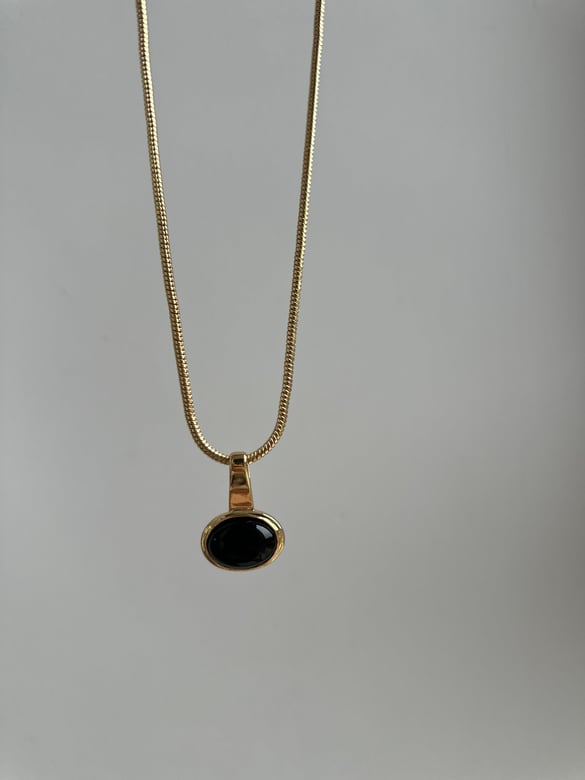 Siyah Taşlı Gold Kolye