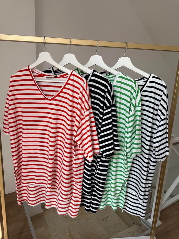 V Yaka Çizgili Oversize Tişört- Ekru