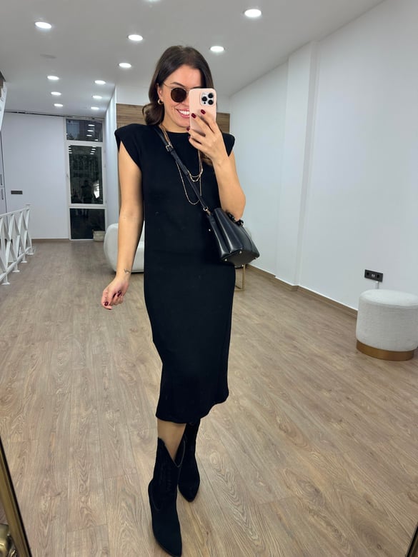 Vatkalı Yumuşacık Dokuda Triko Elbise-Siyah