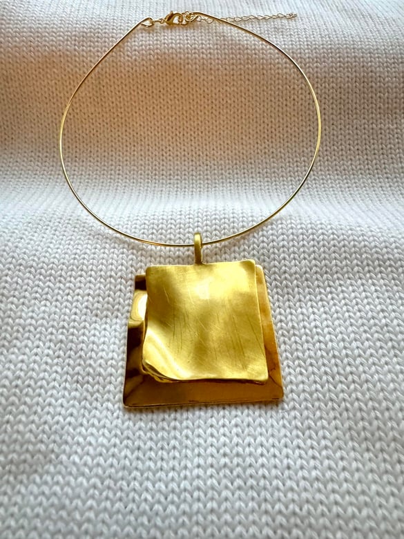 Vip Seri Kare Plaka Gold Çizik Tasarım  Kolye