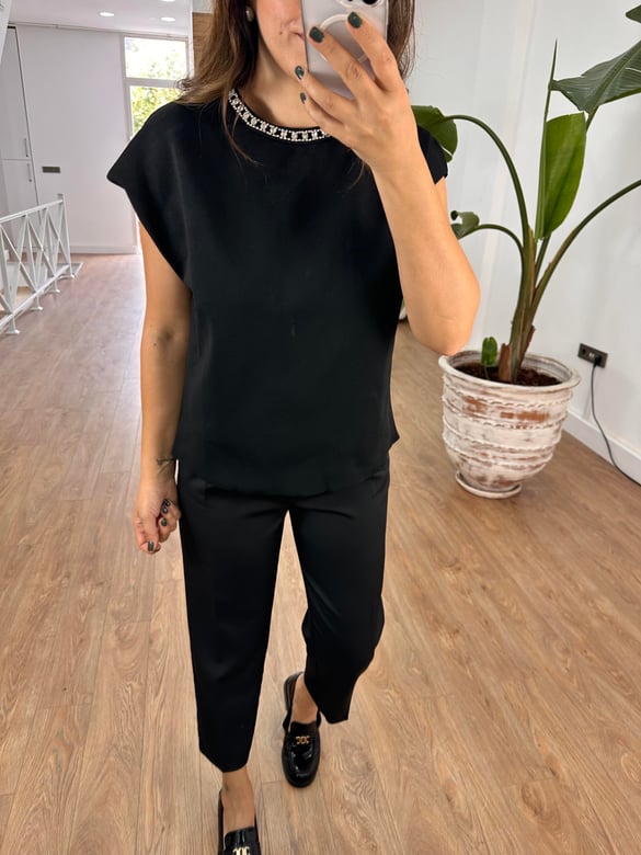 Yakası Taşlı Çelik Örme Triko