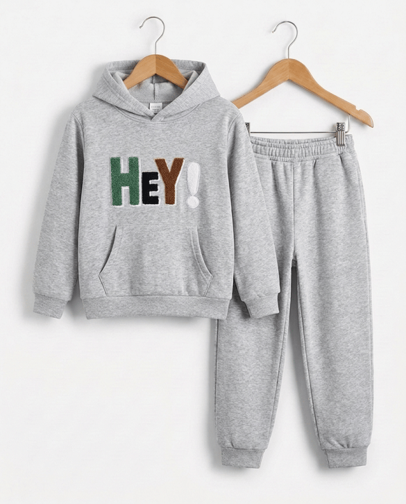 001816 HEY ! Punch İşlemeli Kapişonlu Erkek Çocuk Takım GRİ