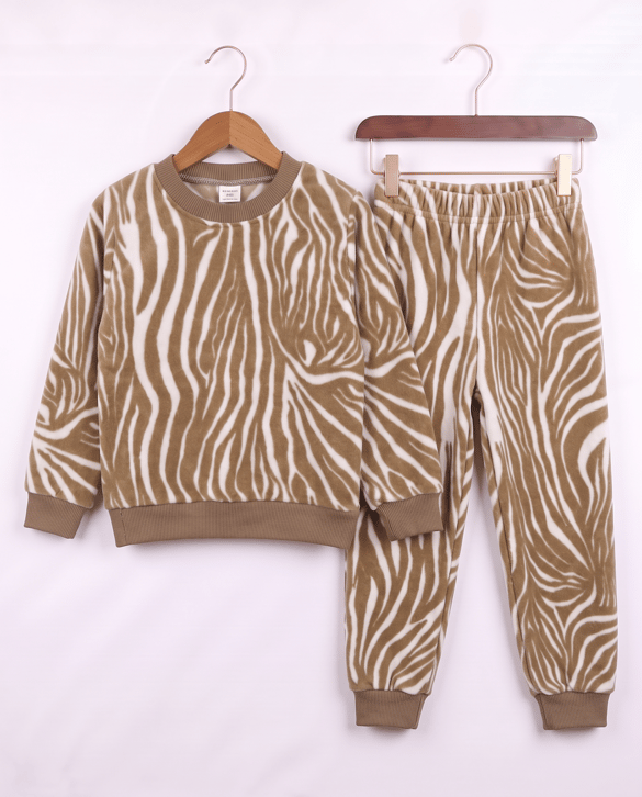 0810-5 Zebra Desenli Polar Pijama Takımı KAHVE