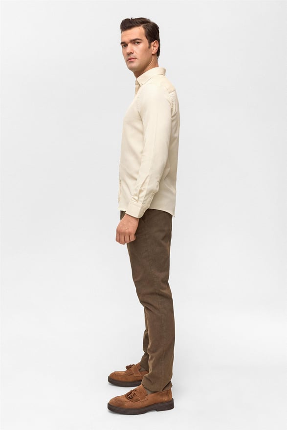 Bej Slim Baskılı Düğmeli Yaka Gömlek