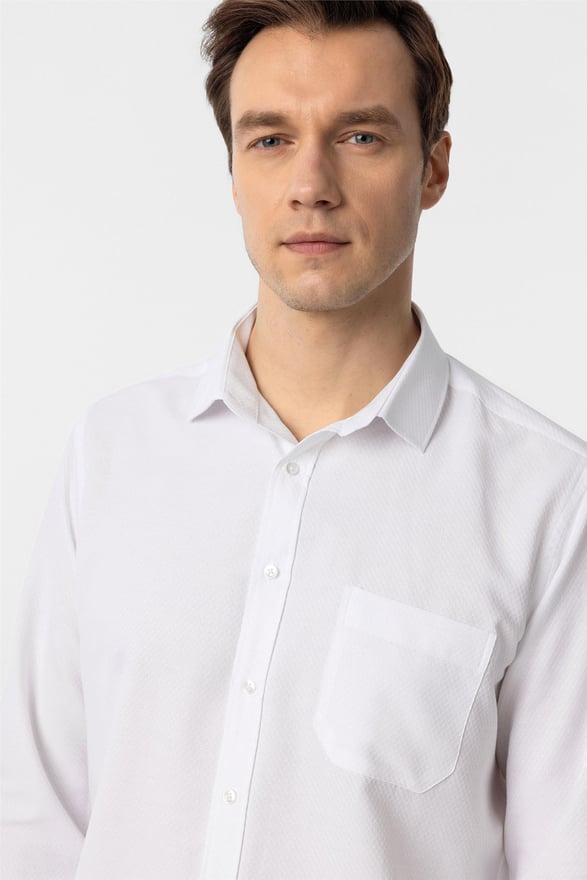 Beyaz Regular Armürlü Klasik Yaka Gömlek