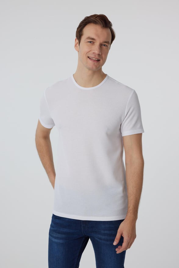 Beyaz Slim Armürlü Bisiklet Yaka Tişört