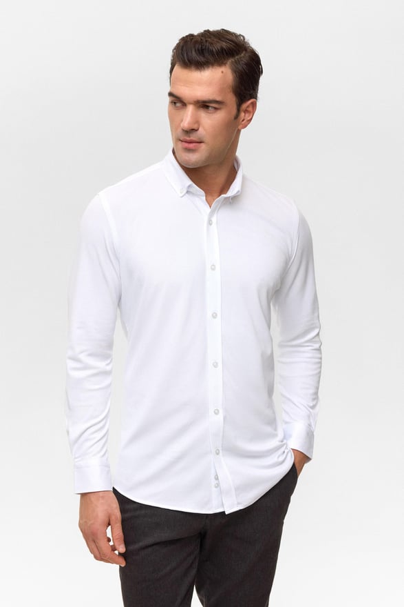 Beyaz Slim Armürlü Düğmeli Yaka Gömlek