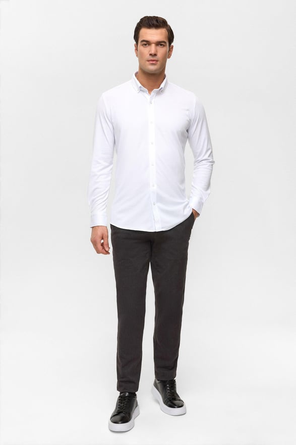 Beyaz Slim Armürlü Düğmeli Yaka Gömlek
