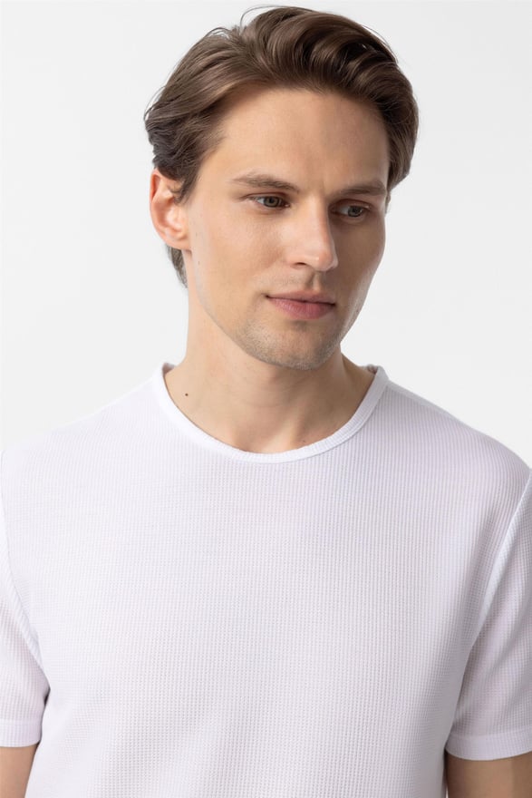 Beyaz Slim Armürlü O Yaka Tişört