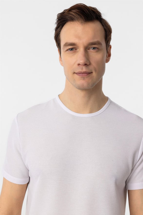 Beyaz Slim Armürlü O Yaka Tişört