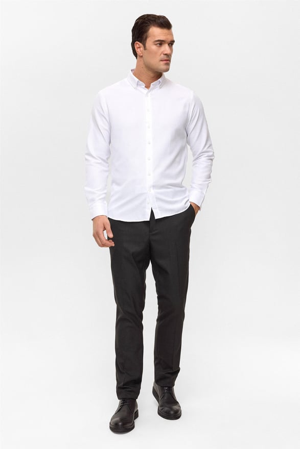 Beyaz Slim Baskılı Düğmeli Yaka Gömlek