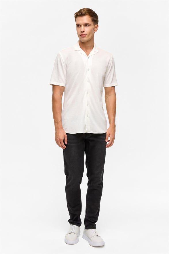 Beyaz Slim Desenli Apaş Yaka Gömlek