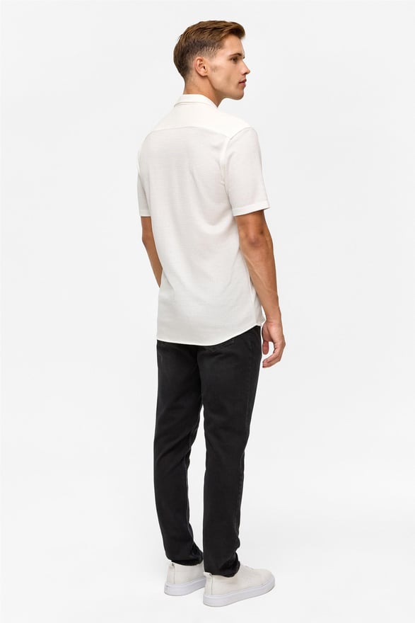 Beyaz Slim Desenli Apaş Yaka Gömlek